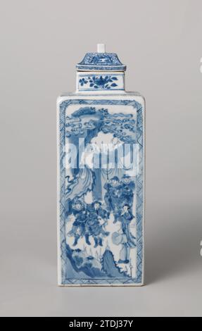 Quadratische Flasche mit erzählenden Szenen von Kriegern in einem Landschape, anonym, ca. 1675 - ca. 1699 quadratische Flasche Porzellan, in Unterglasurblau gemalt. An den Wänden sind lange Kartuschen mit gedrückten Ecken oben mit verschiedenen Kampfszenen zusammengedrückt: Krieger in einer Landschaft im Kampf gegen ein Pferd oder Krieger auf einer Terrasse vor einem Tisch mit Magistraten dahinter. Es handelt sich um verschiedene Szenen aus der Familie (), einer Sammlung chinesischer Folklore und Theaterstücke. Zu den Kartuschen eine Verbindung mit der Architektur. An der Schulter ein Band mit Hakenkreuzmuster und eine blühende Pflanze am nec Stockfoto