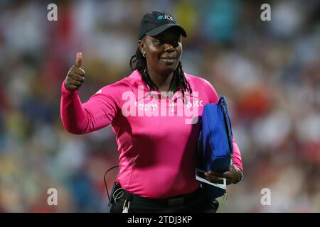 Jacqueline Williams beim 1. CG United T20-Spiel zwischen West Indies und England im Kensington Oval, Bridgetown am Dienstag, den 12. Dezember 2023. (Foto: Mark Fletcher | MI News) Stockfoto