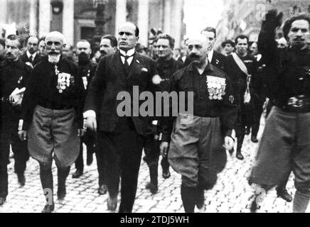 Rom. 10/28/1922. Die Bühne des Faschismus in Italien beginnt mit dem "Marsch nach Rom". In der Mitte dieses historischen Fotos und von links nach rechts: De Bono, Benito Mussolini und de Vecchi. Quelle: Album/Archivo ABC Stockfoto