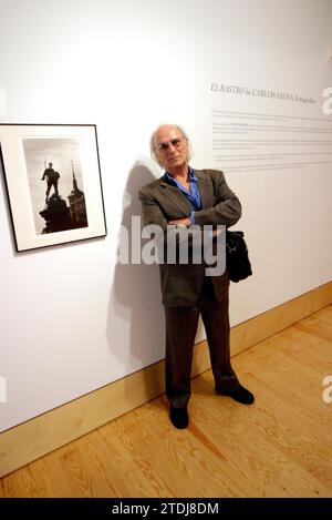 05/19/2003. Madrid. 20.05.03. Filmregisseur und Fotograf Carlos Saura bei der Pressekonferenz für seine Fotoausstellung in der Baracke Conde Duque. Foto: José Luis Álvarez. Quelle: Album / Archivo ABC / José Luis Álvarez Stockfoto