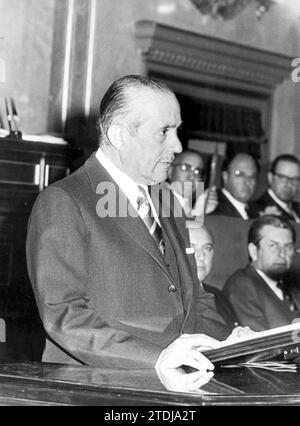 02/11/1974. Navarrese Arias während einer Intervention in den Cortes. Quelle: Album / Archivo ABC / Teodoro Naranjo Domínguez Stockfoto