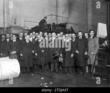 03/06/1911. Im Lager von „Schwarzweiß“-Maschinen und ABC. - Die kommission der Bezirke Aracena und Valverde, die nach Madrid gekommen ist, unter dem Vorsitz des stellvertretenden Herrn Sánchez Dalp, der die Workshops besucht, in denen die spanischen Presseveröffentlichungen veröffentlicht werden. Quelle: Album / Archivo ABC / Rivero Stockfoto