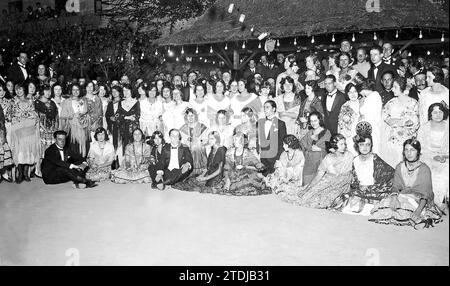 08/23/1920. Vigo. Aristokratische Partei. Gruppe der Teilnehmer des Festivals, das vom Vigo Casino in den Gärten von Mrs. Widow of Delf veranstaltet wird. Foto: Colón. Quelle: Album/Archivo ABC Stockfoto