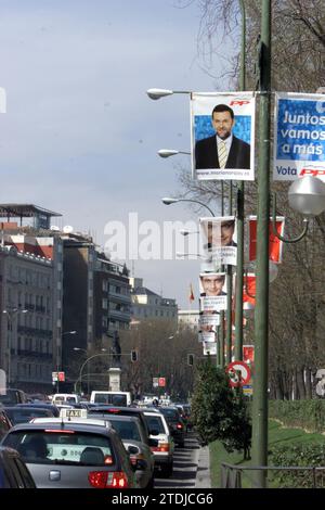 Madrid. 03-03-04. Wahlplakate für die Parlamentswahlen vom 14. Mai 2004. Foto: Javier Prieto. Quelle: Album / Archivo ABC / Javier Prieto Stockfoto