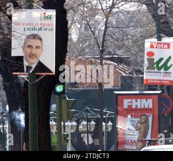 Madrid. 03-03-04. Wahlplakate für die Parlamentswahlen vom 14. Mai 2004. Foto: Javier Prieto. Quelle: Album / Archivo ABC / Javier Prieto Stockfoto