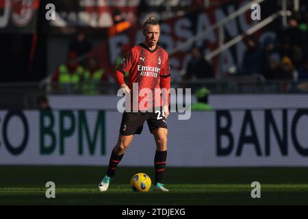 Mailand, Italien. Dezember 2023. Simon Kjaer vom AC Milan während des Spiels der Serie A in Giuseppe Meazza, Mailand. Der Bildnachweis sollte lauten: Jonathan Moscrop/Sportimage Credit: Sportimage Ltd/Alamy Live News Stockfoto