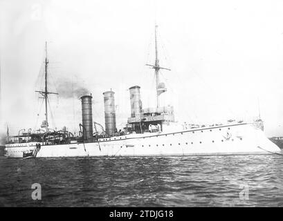 11/30/1914. Aus dem Marinekampf der Faklandinseln. Der deutsche Kreuzer „Dresden“, dem es gelang, aus dem Kampf zu entkommen, verfolgte gegensätzliche Schiffe. Quelle: Album/Archivo ABC/Charles Trampus Stockfoto