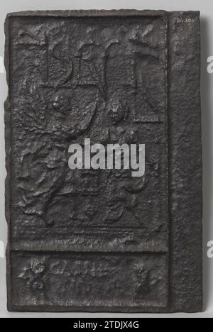 Herdplatte mit der Ansage, anonym, ca. 1575 - ca. 1625 Herdplatte aus Gusseisen, in zwei Zonen unterteilt. In der oberen Zone befindet sich eine Darstellung der Verkündigung, in der der Engel Maria ihre Schwangerschaft predigte. Oben auf der Szene sehen Sie ein paar Bögen, darunter eine Vase mit einer Lilie. Die untere Zone hat eine Kartusche mit der Inschrift Gabriel. Deutschland Eisen (Metall) Gusseisen-Ofenplatte aus Gusseisen, unterteilt in zwei Zonen. In der oberen Zone befindet sich eine Darstellung der Verkündigung, in der der Engel Maria ihre Schwangerschaft predigte. Oben im Stockfoto