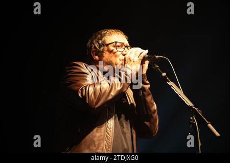 Glasgow, Schottland, Großbritannien. Dezember 2023. Fotos Simon Fowler von Ocean Colour Scene, Auftritt an der o2 Academy Glasgow am 18. Dezember 2023 Credit: Glasgow Green bei Winter Time/Alamy Live News Stockfoto