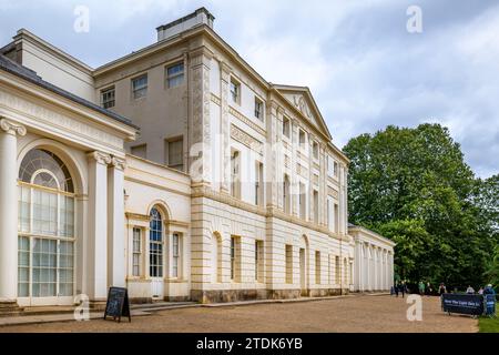 SÜDFASSADE KENWOOD HOUSE (1764-1779) WILLIAM MURRAY, 1. EARL OF MANSFIELD (1705-1793) ROBERT ADAM (1728-1792) ARCHITEKT HAMPSTEAD HEATH LONDON UNIT Stockfoto