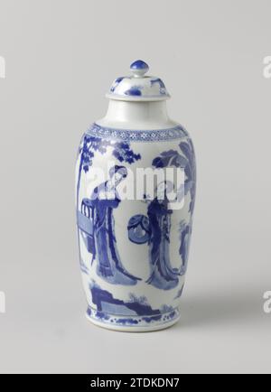 Eiförmiges Gefäß mit Frauen im Garten, anonym, ca. 1680 - ca. 1720 Porzellandeckel aus eiförmigem Deckelglas, in Unterlazblau gemalt. Der Deckel ist mit zwei tanzenden Jungs (Narren) in Felsen und Pflanzen dekoriert. Blau Weiß. Porzellan. Glasur. Kobalt-(Mineral-)Malerei / Glasur Porzellandeckel aus eiförmigem Deckelglas, in Unterlazeblaze blau lackiert. Der Deckel ist mit zwei tanzenden Jungs (Narren) in Felsen und Pflanzen dekoriert. Blau Weiß. Porzellan. Glasur. Kobalt-(Mineral-)Malerei/Verglasung Stockfoto