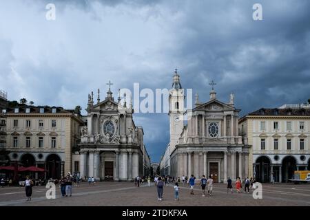 Blick auf die paarweise Kirchen Santa Cristina und San Carlo auf der Piazza San Carlo, römisch-katholische Kirchen im Barockstil und berühmte Wahrzeichen von Turin Stockfoto