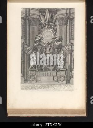 Kathedra Petri in der Heiligen Pietersbasiliek im Vatikan, Giovanni Francesco Venturini, 1665 - 1667 die Cathedra Petri, der Altar, in dem sich das Relikt des Katheters des Apostels Petri auf der Rückseite des Heiligen befindet Petersdom in Vatikanstadt. Auf beiden Seiten des Stuhls befinden sich zwei Statuen der Kirchenväter. Text in italienischer Sprache am unteren Rand. Drucken ist Teil eines Albums. Druckerei: Italien Zeichnung von: ItalienVerlag: RomeVaticaanstadRomeItalien Papierätzung St.. Petersbasilika die Cathedra Petri, der Altar, in dem sich das Relikt des Katheters des Apostels Petri befindet Stockfoto