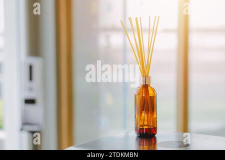 Reed Diffusor Home Room natürliches Duftöl für Entspannung Stockfoto