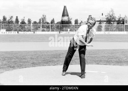 Eröffnung der Baseball-Weltmeisterschaft, 1986 Baseball-Weltmeisterschaften, 19.-07.-1986, Whizgle News from the Past, maßgeschneidert für die Zukunft. Erkunden Sie historische Geschichten, das Image der niederländischen Agentur aus einer modernen Perspektive, die die Lücke zwischen den Ereignissen von gestern und den Erkenntnissen von morgen überbrückt. Eine zeitlose Reise, die die Geschichten prägt, die unsere Zukunft prägen Stockfoto