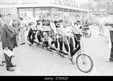 Radsportteam Goudsmit Hof, Portrait Eddy Merckx, Portraits Belgian Cycling Team, 27-06-1972, Whizgle News from the Past, Zugeschnitten auf die Zukunft. Erkunden Sie historische Geschichten, das Image der niederländischen Agentur aus einer modernen Perspektive, die die Lücke zwischen den Ereignissen von gestern und den Erkenntnissen von morgen überbrückt. Eine zeitlose Reise, die die Geschichten prägt, die unsere Zukunft prägen Stockfoto