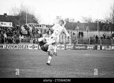 Fußballspiel, 00-00-1972, Whizgle News aus der Vergangenheit, zugeschnitten auf die Zukunft. Erkunden Sie historische Geschichten, das Image der niederländischen Agentur aus einer modernen Perspektive, die die Lücke zwischen den Ereignissen von gestern und den Erkenntnissen von morgen überbrückt. Eine zeitlose Reise, die die Geschichten prägt, die unsere Zukunft prägen Stockfoto