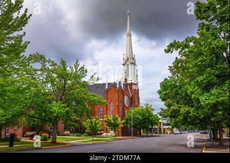 Die erste United Methodist Church in Salem, Oregon, unter bewölktem Himmel Stockfoto