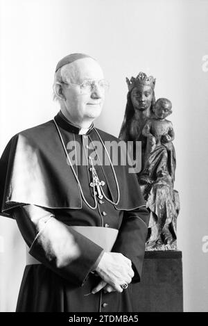 Bischof Bomers, römisch-katholische Kirche, 23-02-1989, Whizgle News aus der Vergangenheit, zugeschnitten auf die Zukunft. Erkunden Sie historische Geschichten, das Image der niederländischen Agentur aus einer modernen Perspektive, die die Lücke zwischen den Ereignissen von gestern und den Erkenntnissen von morgen überbrückt. Eine zeitlose Reise, die die Geschichten prägt, die unsere Zukunft prägen Stockfoto