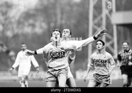 Football, Telstar - TOP Oss, IJmuiden, IJmuiden, Niederlande, 25-04-1997, Whizgle News aus der Vergangenheit, zugeschnitten auf die Zukunft. Erkunden Sie historische Geschichten, das Image der niederländischen Agentur aus einer modernen Perspektive, die die Lücke zwischen den Ereignissen von gestern und den Erkenntnissen von morgen überbrückt. Eine zeitlose Reise, die die Geschichten prägt, die unsere Zukunft prägen Stockfoto