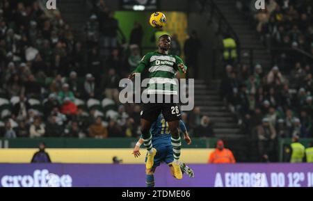 Lissabon, Portugal. Dezember 2023. Lissabon, 18/2023 - Sporting CP war heute Abend Gastgeber des FC Porto im Estádio de Alvalade in Lissabon, in einem Spiel, das für die 14. Runde der I League der Saison 2023/2024 zählt. Ousmane Diomande (Álvaro Isidoro/Global Imagens) Credit: Atlantico Press/Alamy Live News Stockfoto