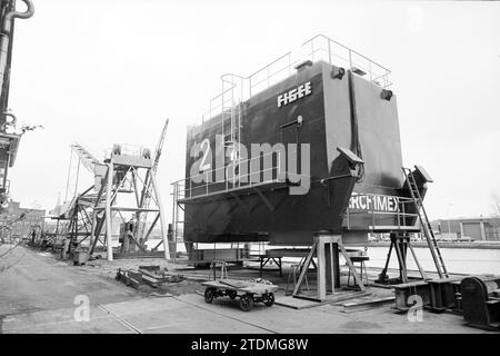 Crane on Shore Figee, Figee, Haarlem, Niederlande, 10-05-1983, Whizgle News aus der Vergangenheit, zugeschnitten auf die Zukunft. Erkunden Sie historische Geschichten, das Image der niederländischen Agentur aus einer modernen Perspektive, die die Lücke zwischen den Ereignissen von gestern und den Erkenntnissen von morgen überbrückt. Eine zeitlose Reise, die die Geschichten prägt, die unsere Zukunft prägen Stockfoto