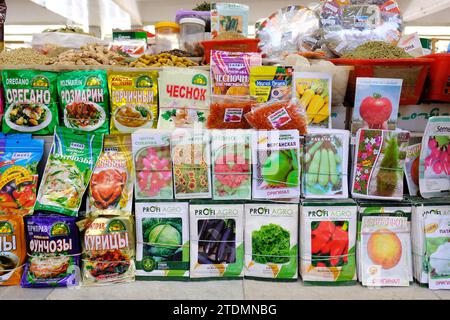 Samarkand Usbekistan Pakete mit Gartensaatgut für Obst und Gemüse auf einem lokalen Siyob-Markt-Basar Stockfoto