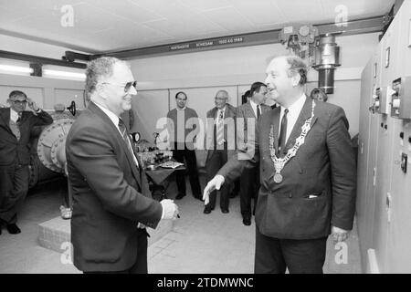 Eröffnung der jährlichen Wasserstation Delfplein, Eröffnung, Eröffnung, Inbetriebnahme, Haarlem, Delftplein, Niederlande, 07-04-1989, Whizgle News from the Past, Tailored for the Future. Erkunden Sie historische Geschichten, das Image der niederländischen Agentur aus einer modernen Perspektive, die die Lücke zwischen den Ereignissen von gestern und den Erkenntnissen von morgen überbrückt. Eine zeitlose Reise, die die Geschichten prägt, die unsere Zukunft prägen Stockfoto