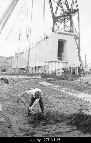 Großer Kran, Figee, 21-08-1969, Whizgle News aus der Vergangenheit, zugeschnitten auf die Zukunft. Erkunden Sie historische Geschichten, das Image der niederländischen Agentur aus einer modernen Perspektive, die die Lücke zwischen den Ereignissen von gestern und den Erkenntnissen von morgen überbrückt. Eine zeitlose Reise, die die Geschichten prägt, die unsere Zukunft prägen Stockfoto