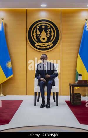 Paul Kagame, Praesident von Ruanda, aufgenommen im Rahmen eines gemeinsamen Treffens mit Annalena Baerbock nicht im Bild, Bundesaussenministerin, in Kigali, 18.12.2023. Kigali Ruanda *** Paul Kagame, Präsident Ruandas, auf einem gemeinsamen Treffen mit Annalena Baerbock, nicht abgebildet, Bundesaußenminister, in Kigali, 18 12 2023 Kigali Ruanda Copyright: XFlorianxGaertnerx Stockfoto
