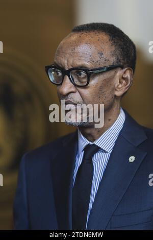 Paul Kagame, Praesident von Ruanda, aufgenommen im Rahmen eines gemeinsamen Treffens mit Annalena Baerbock nicht im Bild, Bundesaussenministerin, in Kigali, 18.12.2023. Kigali Ruanda *** Paul Kagame, Präsident Ruandas, auf einem gemeinsamen Treffen mit Annalena Baerbock, nicht abgebildet, Bundesaußenminister, in Kigali, 18 12 2023 Kigali Ruanda Copyright: XFlorianxGaertnerx Stockfoto