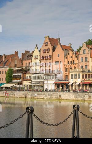 Altbauten, Fassaden, Uferpromenade Lange Brücke - Dlugie Pobrzeze, Fluß Motlawa, Altstadt, Danzig, Woiwodschaft Pommern, Polen *** Alte Gebäude, Fassaden, Uferpromenade lange Brücke Dlugie Pobrzeze, Fluss Motlawa, Altstadt, Danzig, Woiwodschaft Pommern, Polen Stockfoto