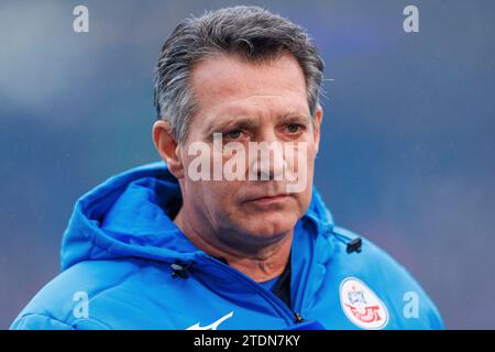 Rostock, Deutschland. Dezember 2023. firo: 10.12.2023, Fußball, 1. Liga, 1. Bundesliga, Saison 2023/2024, FC Hansa Rostock - FC Schalke 04 Trainer Alois Schwartz (FC Hansa Rostock) Porträt, Foto: dpa/Alamy Live News Stockfoto