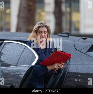 London, Großbritannien. 19. Dezember 2023 Penny Mordaunt Abgeordneter, Vorsitzender des Unterhauses, konservativer Minister bei Ankunft im Kabinett Whitehall Credit: Richard Lincoln/Alamy Live News Stockfoto