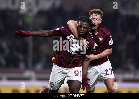 Duvan Zapata (Turin FC) feiert, nachdem er während des Fußballspiels der Serie A zwischen Turin FC und Empoli FC AT mit dem Torino FC Mergim Vojvoda (Torino FC) einen Treffer erzielt hat Stockfoto