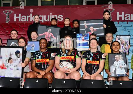 London, Großbritannien. Dezember 2023. Makeda Lewis, Bryony Cleall und Flo Robinson nehmen an dem Harlequins Rugby Club Teil, der 2023 Frauen in der Sport Heroes List zeigt, als sie den Weltrekord „Big Game 15“ im Twickenham Stoop Stadium, London, Großbritannien, anvisieren. Quelle: Siehe Li/Picture Capital/Alamy Live News Stockfoto