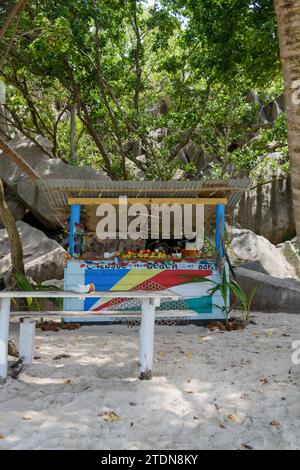 Beach Cafe Shack auf Anse Source d'Argent, La Digue Island, Seychellen. Indischer Ozean Stockfoto