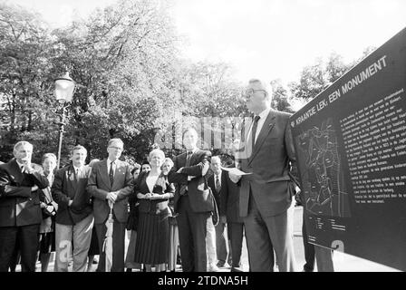 Enthüllung des Kraantje-Lek-Denkmals-Signals durch den Commissioner der Königin in Nordholland Roel de Wit, Overveen, 00-09-1990, Whizgle News from the Past, maßgeschneidert für die Zukunft. Erkunden Sie historische Geschichten, das Image der niederländischen Agentur aus einer modernen Perspektive, die die Lücke zwischen den Ereignissen von gestern und den Erkenntnissen von morgen überbrückt. Eine zeitlose Reise, die die Geschichten prägt, die unsere Zukunft prägen Stockfoto