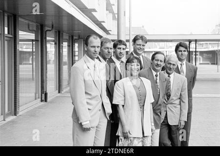 Gruppenfoto, van Vliet, 22.05.1995, Whizgle News from the Past, maßgeschneidert für die Zukunft. Erkunden Sie historische Geschichten, das Image der niederländischen Agentur aus einer modernen Perspektive, die die Lücke zwischen den Ereignissen von gestern und den Erkenntnissen von morgen überbrückt. Eine zeitlose Reise, die die Geschichten prägt, die unsere Zukunft prägen Stockfoto