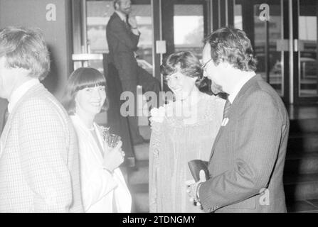 S/W und Color Euro Drugstore Day Utrecht (Komma), Meetings, Utrecht, 11-06-1979, Whizgle News from the Past, maßgeschneidert für die Zukunft. Erkunden Sie historische Geschichten, das Image der niederländischen Agentur aus einer modernen Perspektive, die die Lücke zwischen den Ereignissen von gestern und den Erkenntnissen von morgen überbrückt. Eine zeitlose Reise, die die Geschichten prägt, die unsere Zukunft prägen Stockfoto