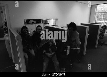 TelePoint, in Verbindung mit der Kinderbetreuung Haarlem, Haarlem, Niederlande, 02-11-1992, Whizgle News from the Past, Tailored for the Future. Erkunden Sie historische Geschichten, das Image der niederländischen Agentur aus einer modernen Perspektive, die die Lücke zwischen den Ereignissen von gestern und den Erkenntnissen von morgen überbrückt. Eine zeitlose Reise, die die Geschichten prägt, die unsere Zukunft prägen Stockfoto