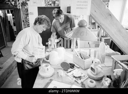 Open Day 't Keerpunt, Haarlem, Niederlande, 15.09.1993, Whizgle News from the Past, maßgeschneidert für die Zukunft. Erkunden Sie historische Geschichten, das Image der niederländischen Agentur aus einer modernen Perspektive, die die Lücke zwischen den Ereignissen von gestern und den Erkenntnissen von morgen überbrückt. Eine zeitlose Reise, die die Geschichten prägt, die unsere Zukunft prägen Stockfoto