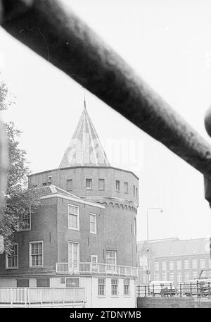 Schreierstoren in Amsterdam, Amsterdam, Prins Hendrikkade, Niederlande, 00-00-1973, Whizgle News aus der Vergangenheit, zugeschnitten auf die Zukunft. Erkunden Sie historische Geschichten, das Image der niederländischen Agentur aus einer modernen Perspektive, die die Lücke zwischen den Ereignissen von gestern und den Erkenntnissen von morgen überbrückt. Eine zeitlose Reise, die die Geschichten prägt, die unsere Zukunft prägen Stockfoto