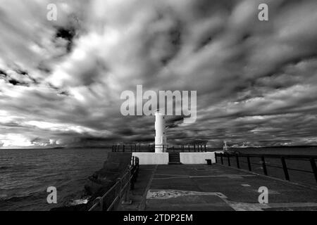 Blick auf den Mole Pier in Ayr Town, South Ayrshire, Schottland, Großbritannien Stockfoto