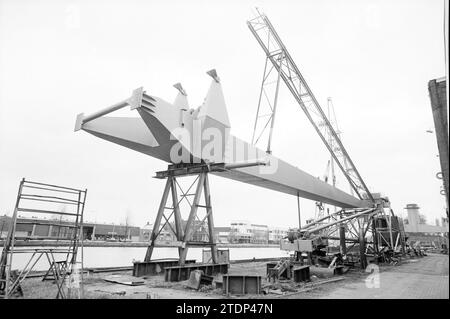Crane on Shore Figee, Figee, Haarlem, Niederlande, 10-05-1983, Whizgle News aus der Vergangenheit, zugeschnitten auf die Zukunft. Erkunden Sie historische Geschichten, das Image der niederländischen Agentur aus einer modernen Perspektive, die die Lücke zwischen den Ereignissen von gestern und den Erkenntnissen von morgen überbrückt. Eine zeitlose Reise, die die Geschichten prägt, die unsere Zukunft prägen Stockfoto