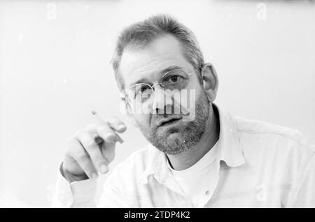 Portrait man, 00-10-1988, Whizgle News aus der Vergangenheit, zugeschnitten auf die Zukunft. Erkunden Sie historische Geschichten, das Image der niederländischen Agentur aus einer modernen Perspektive, die die Lücke zwischen den Ereignissen von gestern und den Erkenntnissen von morgen überbrückt. Eine zeitlose Reise, die die Geschichten prägt, die unsere Zukunft prägen Stockfoto
