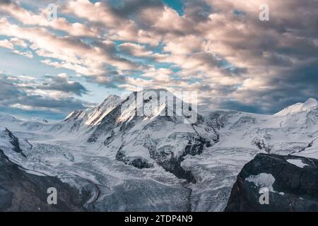 Blick auf den Gletscher des Gornergrats auf die Westseite des Monte Rosa Massivs vom Gipfel des Gornergrat in der Schweiz Stockfoto