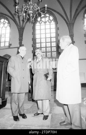Bischof Bomers besucht St. Bavo, Kirchen, römisch-katholische Kirche, 20-05-1984, Whizgle News aus der Vergangenheit, zugeschnitten auf die Zukunft. Erkunden Sie historische Geschichten, das Image der niederländischen Agentur aus einer modernen Perspektive, die die Lücke zwischen den Ereignissen von gestern und den Erkenntnissen von morgen überbrückt. Eine zeitlose Reise, die die Geschichten prägt, die unsere Zukunft prägen Stockfoto