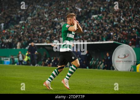 Lissabon, Portugal. Dezember 2023. Viktor Gyokeres (SportingCP) Fußball/Fußball : Gyokeres feiern nach seinem Tor während des portugiesischen Spiels "Liga Portugal Betclic" zwischen Sporting Clube de Portugal 2-0 FC Porto im Estadio Jose Alvalade in Lissabon, Portugal . Quelle: Mutsu Kawamori/AFLO/Alamy Live News Stockfoto