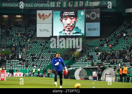 Lissabon, Portugal. Dezember 2023. Allgemeine Ansicht des elektrischen Bulletin Boards Fußball/Fußball : elektrische Bulletin Board zeigt Morita durng Portugal "Liga Portugal Betclic" Spiel zwischen Sporting Clube de Portugal 2-0 FC Porto im Estadio Jose Alvalade in Lissabon, Portugal. Quelle: Mutsu Kawamori/AFLO/Alamy Live News Stockfoto